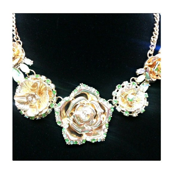 Jewelry - Goldtone Rose Design Necklace Earring Set